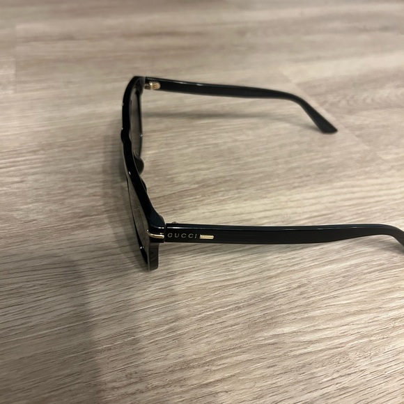 Gucci Glossy Black Designer Sunglasses - Picture 4 of 4